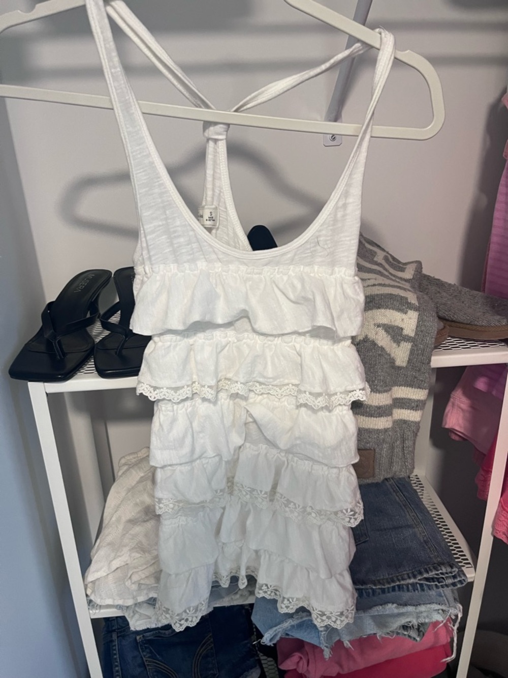 Vintage Abercrombie size S white ruffle tank top